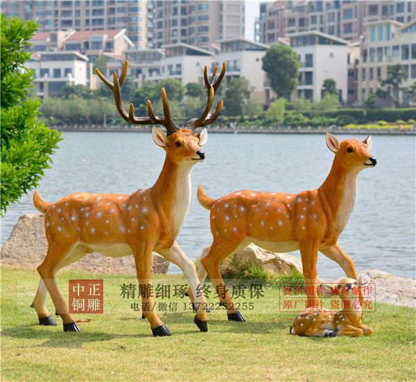 鑄銅彩繪臥著的小鹿