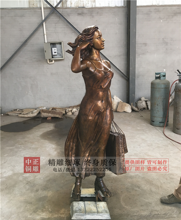 逛街的一家三口銅雕.jpg 逛街的一家三口銅雕.jpg