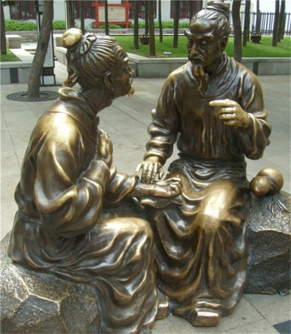 廣場懸壺濟(jì)世雕塑.jpg