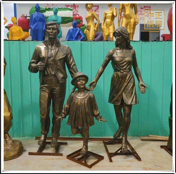 一家三口雕塑.jpg 一家三口雕塑.jpg