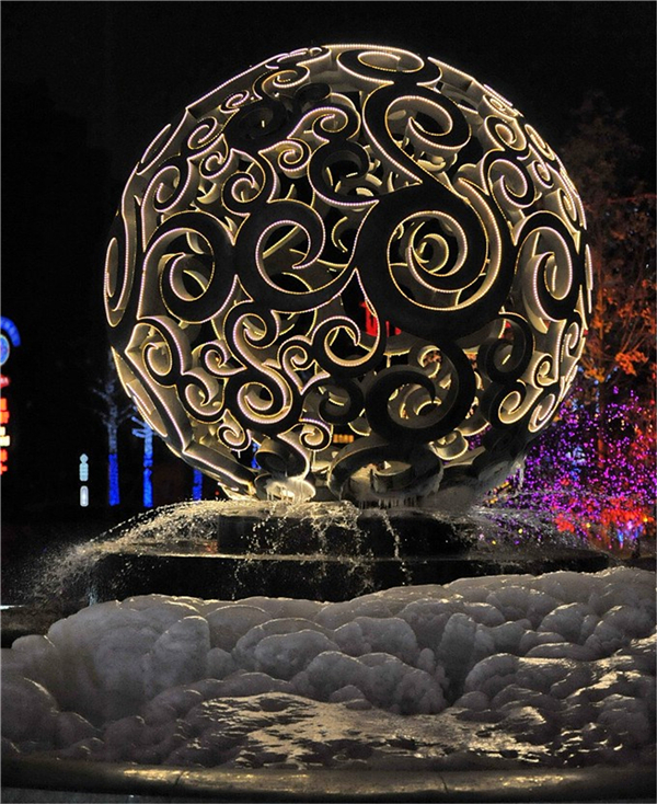 不銹鋼發(fā)光鏤空球.jpg 不銹鋼發(fā)光鏤空球.jpg