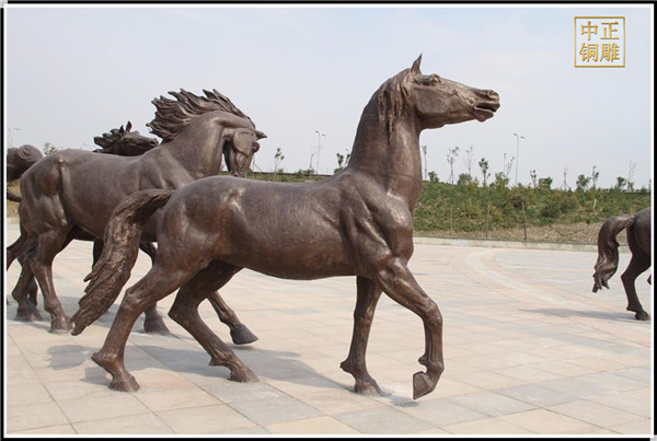 廣場(chǎng)駿馬雕塑