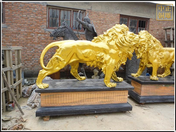 貼金銅獅子雕塑.jpg