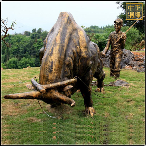牛耕地銅雕塑