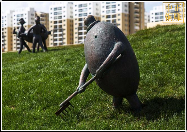 小區(qū)銅雕塑作品.jpg 小區(qū)銅雕塑作品.jpg