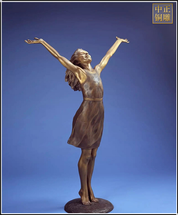 自由女孩現(xiàn)代人物銅雕塑廠家