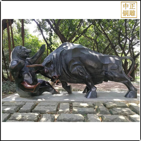 銅牛抵熊雕塑