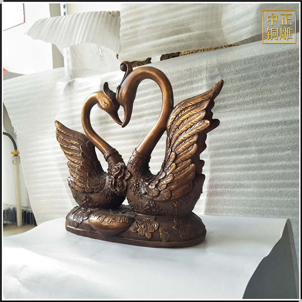 室內(nèi)銅天鵝擺件