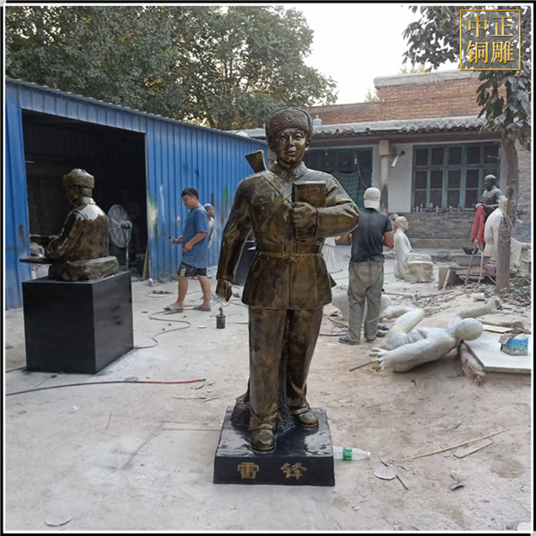 雷鋒抗日銅雕塑