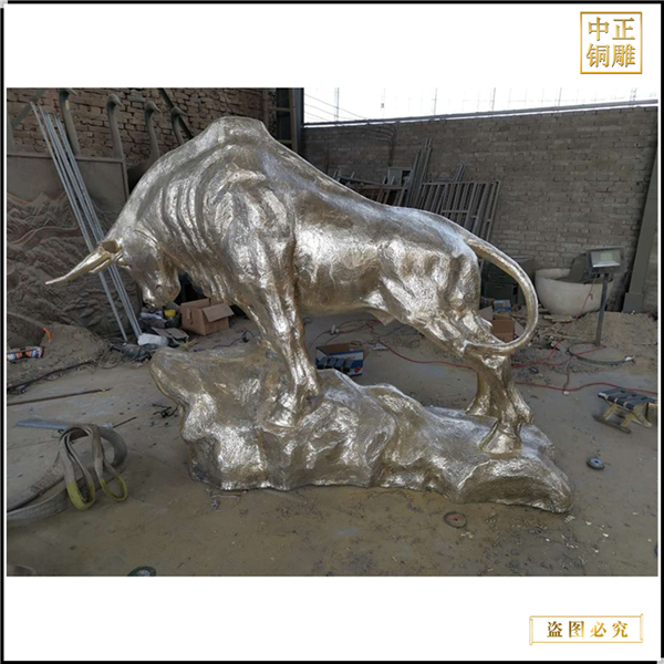 供應(yīng)銅雕開荒牛雕塑