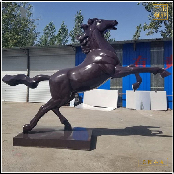 抬腿銅馬雕塑