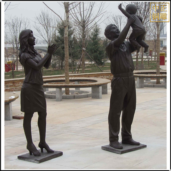 園林一家三口雕塑